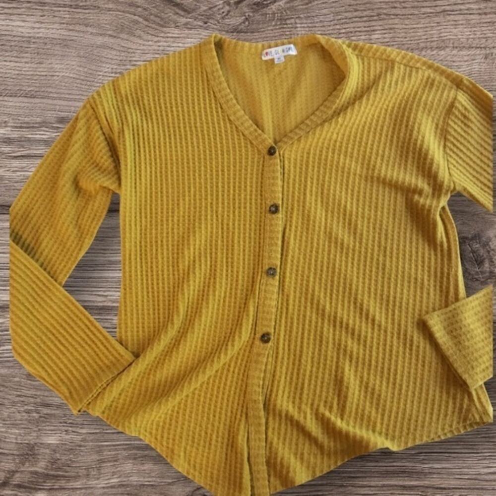 Love, glam girl, yellow mustard, waffle mint V-neck. XL.